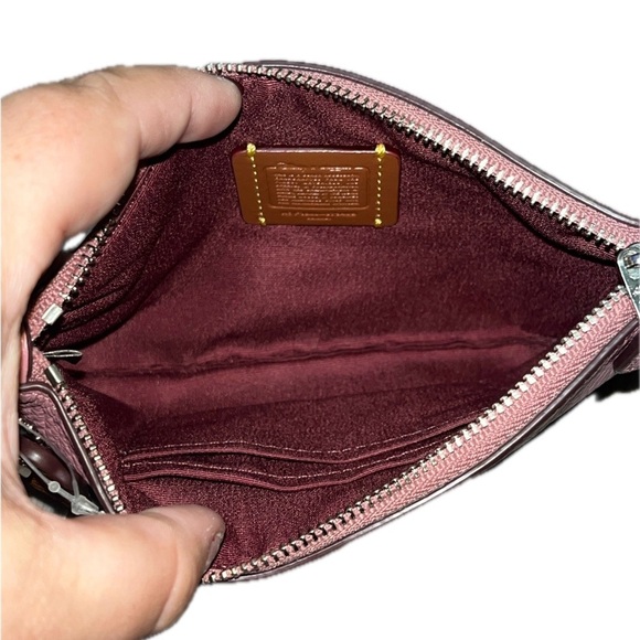 HP 🎉Coach Minnie Mouse Small Wristlet With Motif - Picture 5 of 8